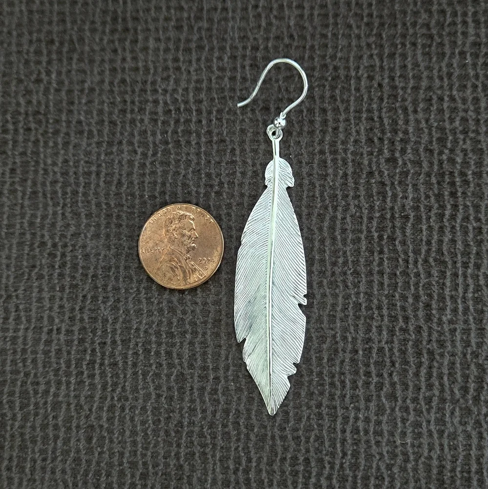 Mia Fiore Textured Silver🤍 Feather🪶 Earrings - Picture 7 of 16